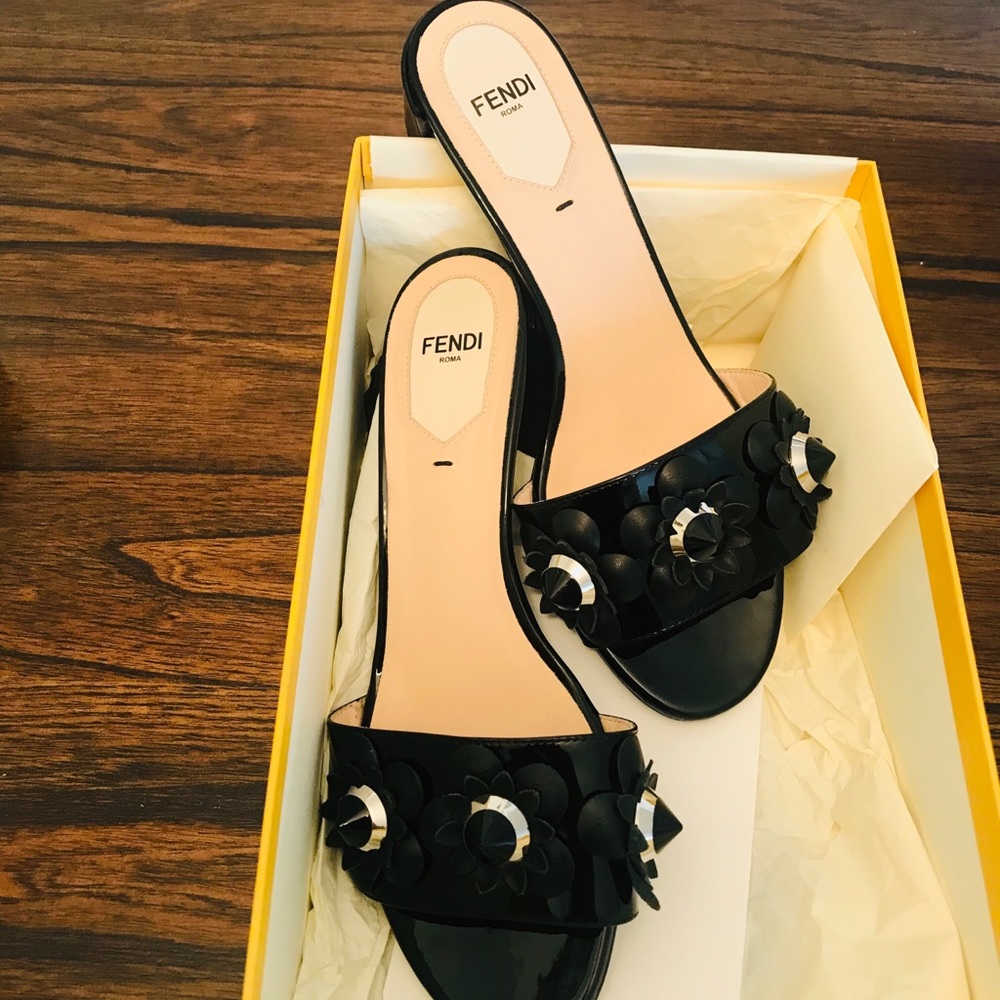 Fendi flowery slip on